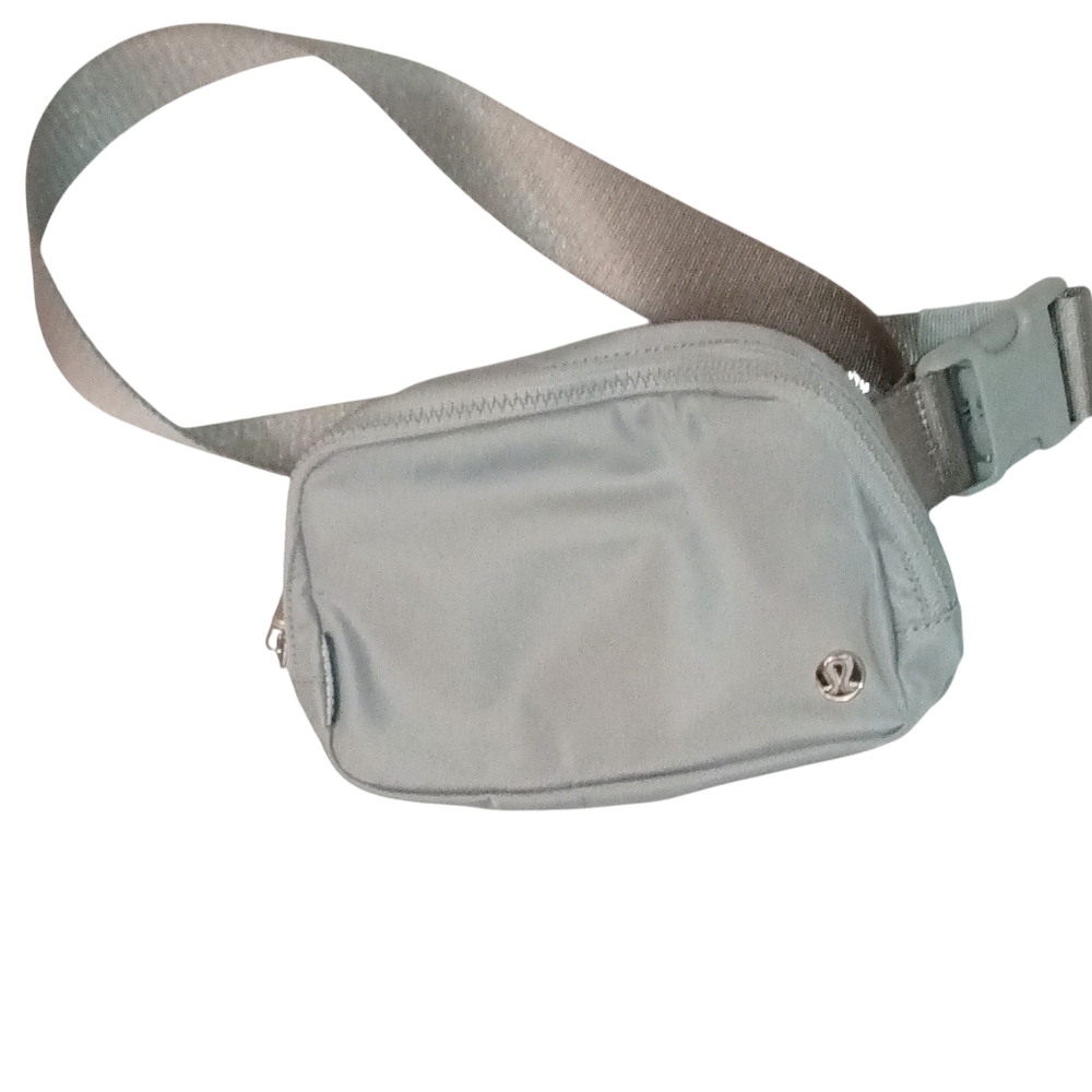 Lululemon Athletica Light Gray Belt Bag